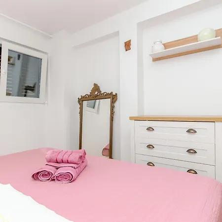 Apartment Sweet Nest *